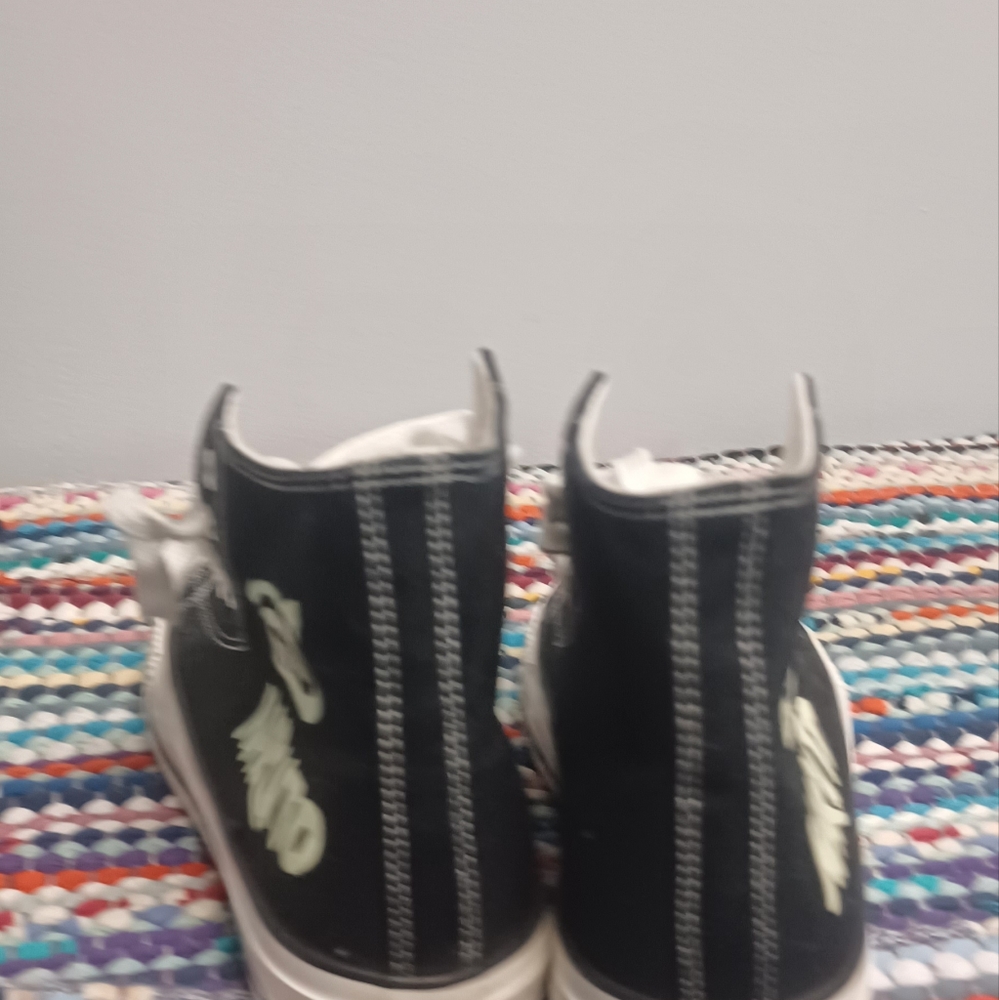 Shoes - Picture 3 of 4